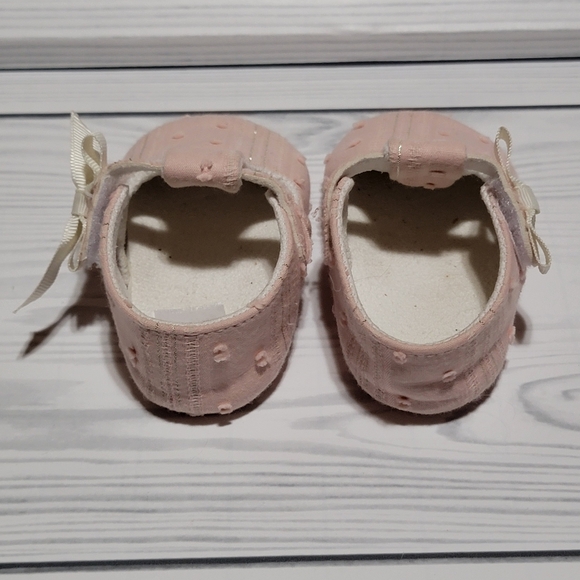 3-3.5M NWOT, pink baby dress shoes with velcro strap and bow - Picture 4 of 5